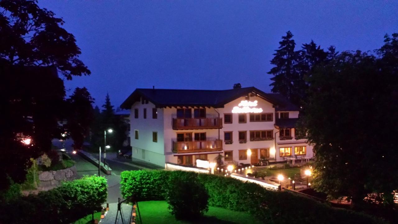 Hotel Bellevue Riezlern Εξωτερικό φωτογραφία
