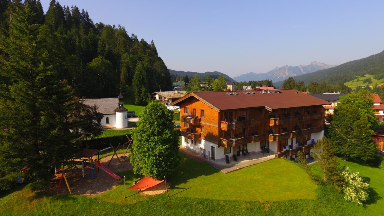 Hotel Bellevue Riezlern Εξωτερικό φωτογραφία